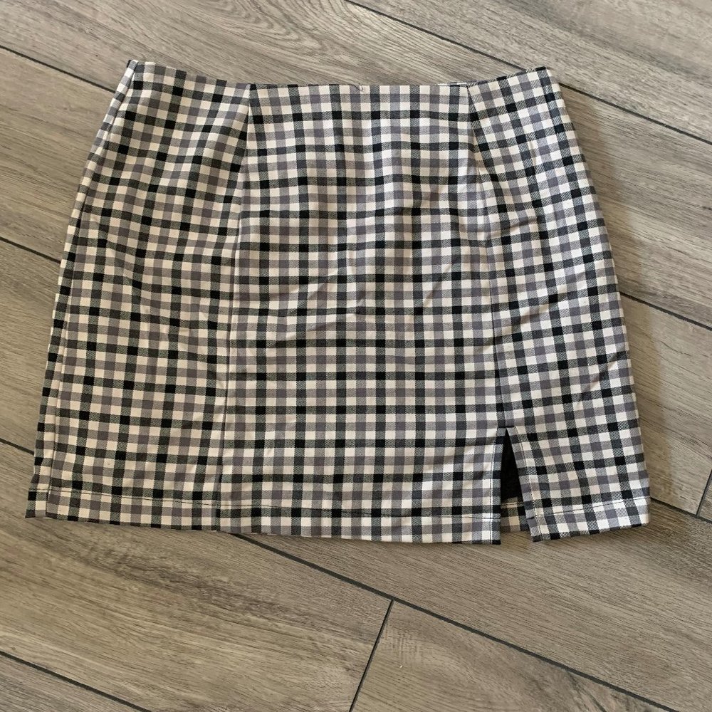 Checkered Mini Skirt with notch